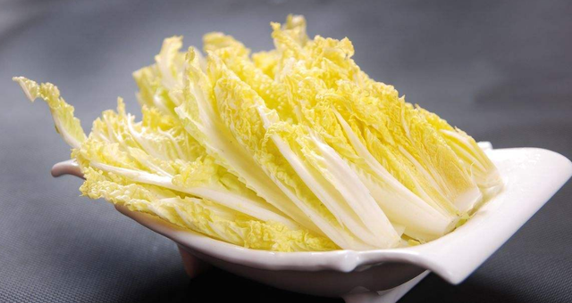 聪明人吃火锅不点这四道素菜,不仅吸油还吸辣,吃了嘴巴"喷火"