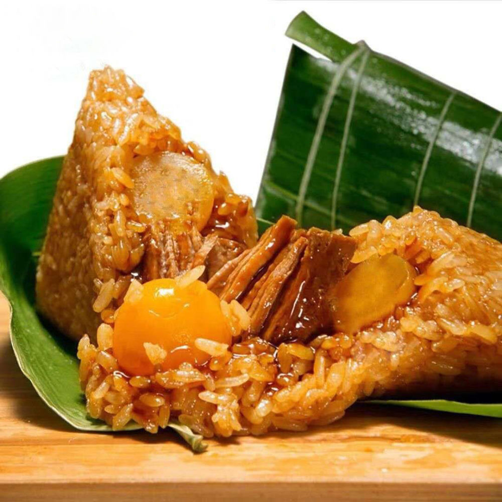 五花肉500克糯米800克咸蛋黄20个辅料五香粉12克油80克盐20克鲜粽叶80