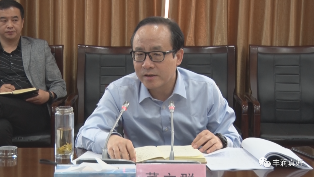 侯旭,任国军,刘景健,刘瑞新,梁小波及相关部门负责同志参加会议,会议