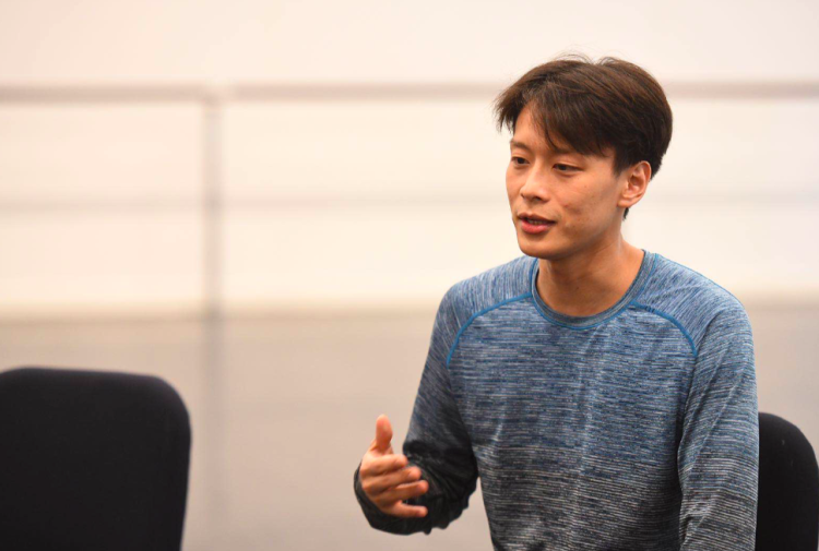芭蕾舞演员只有站上舞台,才能找到归属感,"演出前,上芭首席舞者吴虎生
