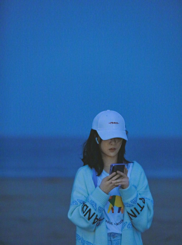 杨紫|杨紫挑战一口吃10片薯片，真吃还是假吃一目了然，嘱咐大家不能截图