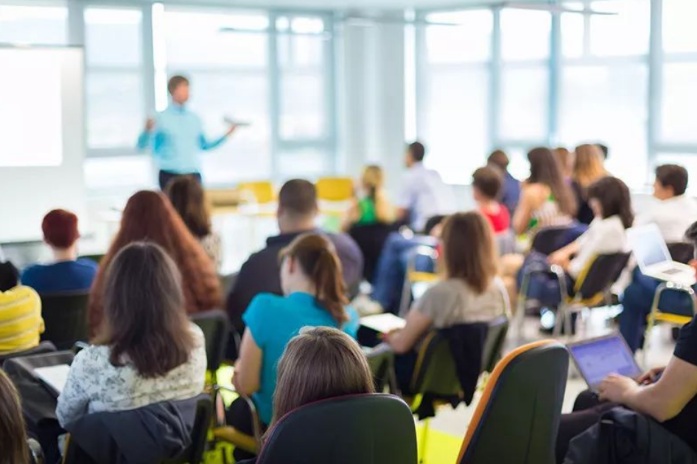 疫苗|抵制疫苗、相信地球是平的：拿了超1/3诺奖的美国，为什么这么反智？