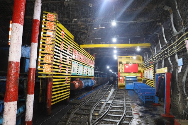 "柴里煤矿综掘二区区长牛赛银说.