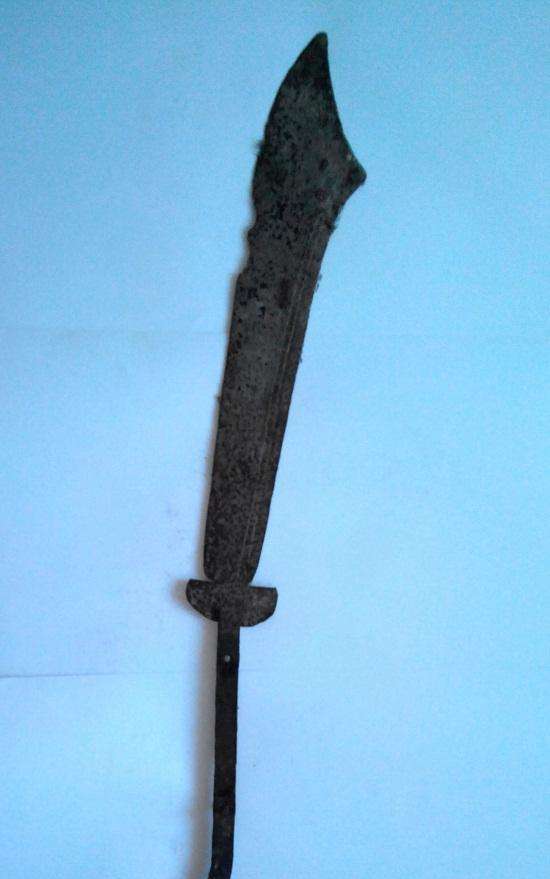 她带着一把破刀上节目刀身由铁轨打造专家看完金钱无法衡量