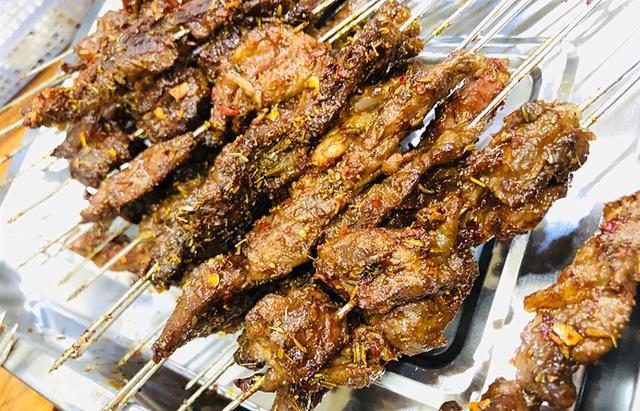 压垮羊肉串 赶走小龙虾 曾经无人问津的它 如今是烧烤摊的网红 腾讯网