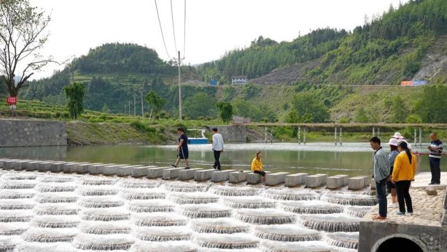 肖家坪网红地:鱼鳞坝!