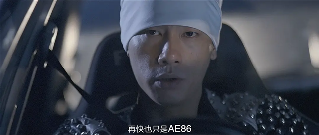 陈小春饰演的职业车手,须藤京一,就是这时候出现的.