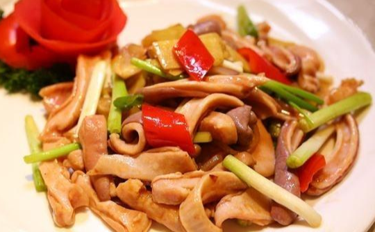 爱吃猪肚的收藏了,教你怎样爆炒生猪肚才又脆又嫩,美味不腥臊