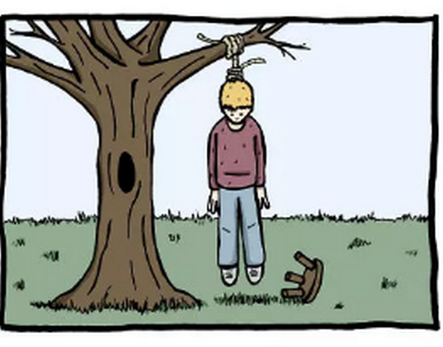 爆笑:男孩把自己挂在树上,结果大树也被连根拔起,被绳子给吊起来了