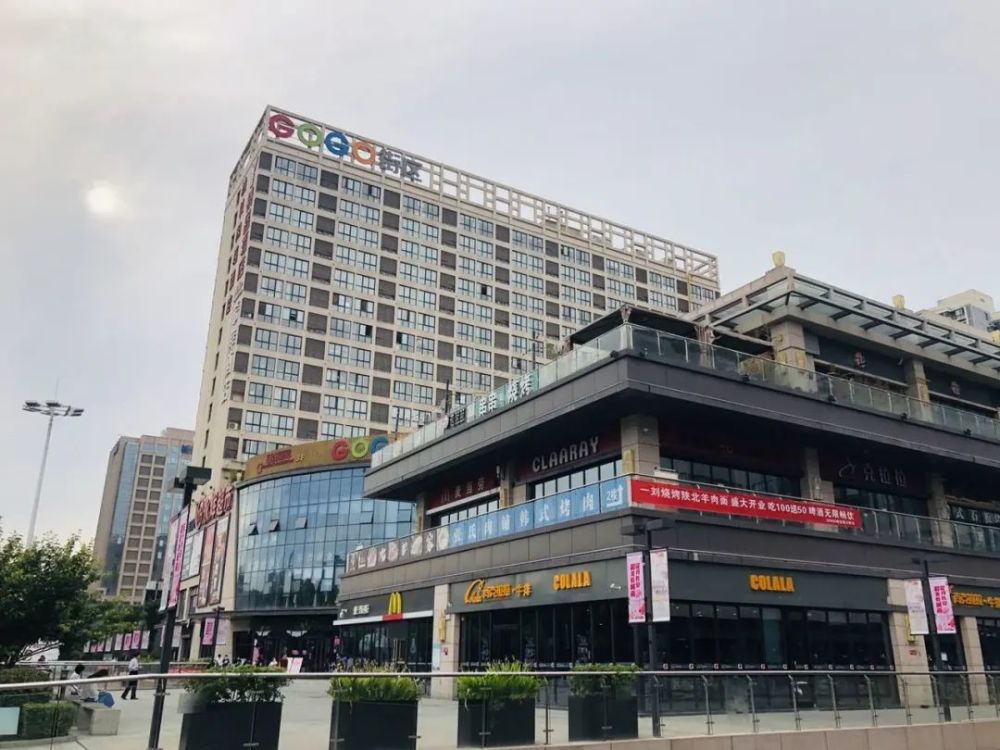 崔时代的落幕,养活政法同学的重任便落在了盛世商都和gogo街区的头上