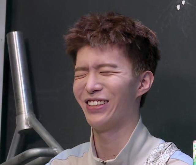 范丞丞放飞自我成为"表情包"?不!他是连哭都绝美的范家弟弟!