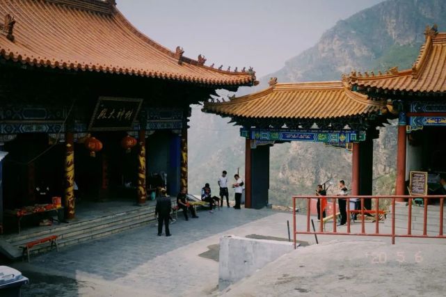 奶奶庙里香火稀