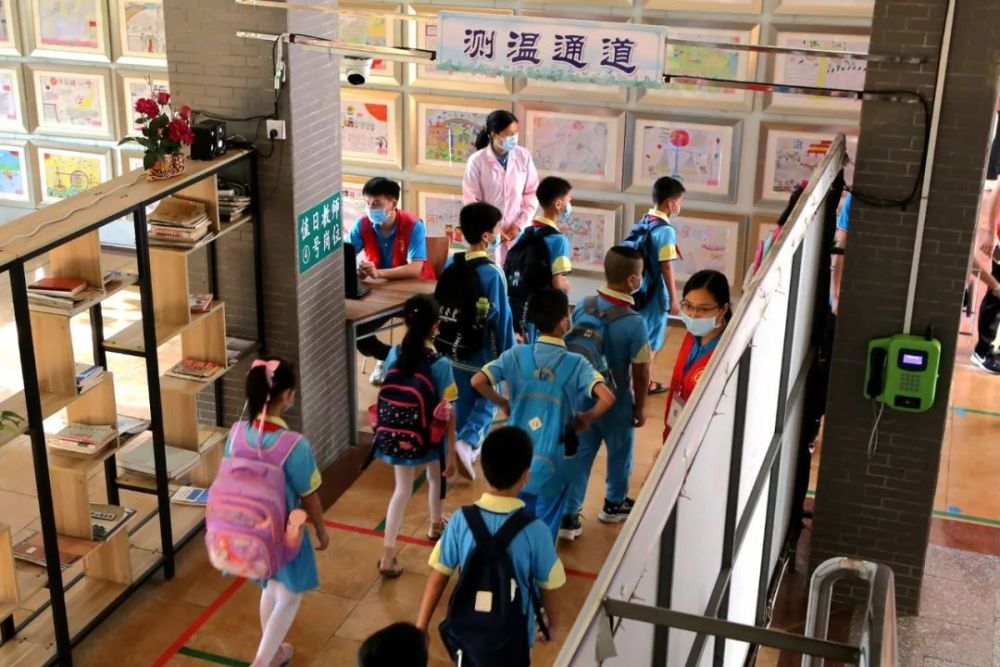 今天 我市第三批32万中小学生返校复课 画风是这样的 热备资讯