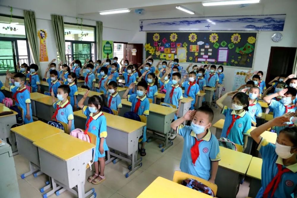 今天 我市第三批32万中小学生返校复课 画风是这样的 热备资讯