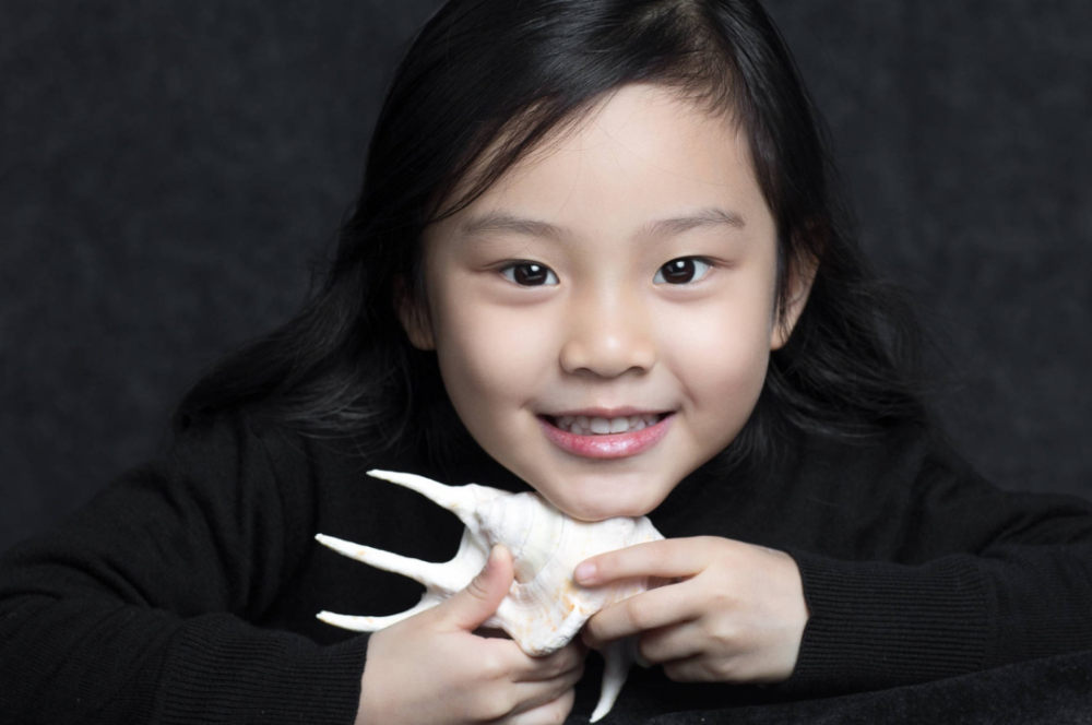 7岁甜馨新照认不出骑单车姿势帅气个子猛长无父母陪伴显心酸