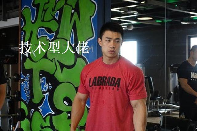 看完腿王陈康的深蹲教学我才知道脚踝越灵活深蹲就越稳