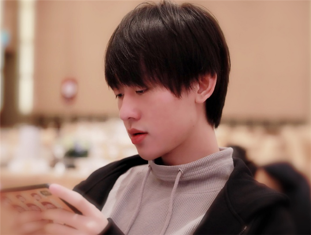 电竞比分网尚牛｜EDG大战RNG为什么uzi不解说？uzi道出原因，永不放弃！