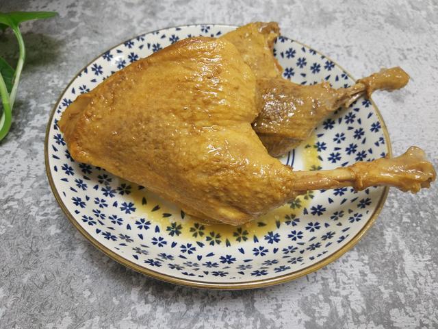 沙县小吃10元一只的鸭腿,在家9.9元卤一锅,色泽金黄诱人超好吃