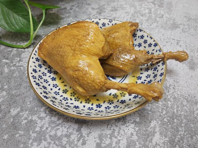 沙县小吃10元一只的鸭腿,在家9.9元卤一锅,色泽金黄诱人超好吃