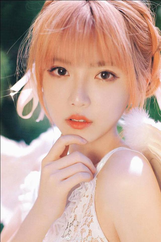 周淑怡微博晒写真照网友都到这个位置了就一点起伏都没有