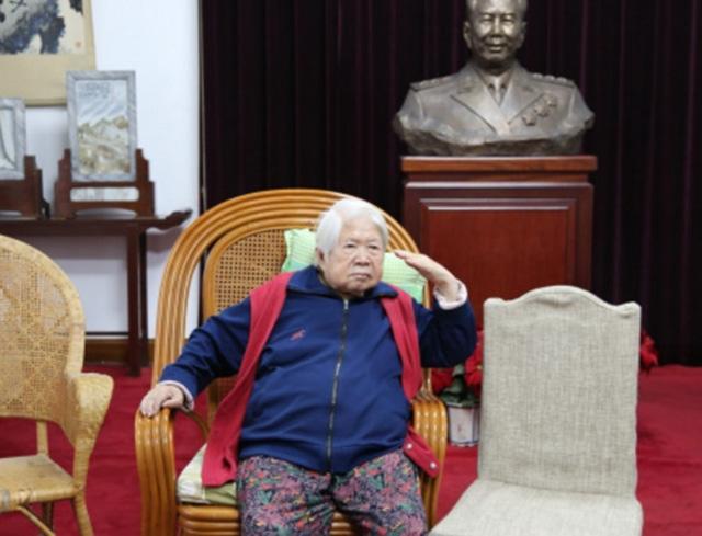 14岁投身革命丈夫是开国上将10个子女个个人中龙凤96岁仍健在