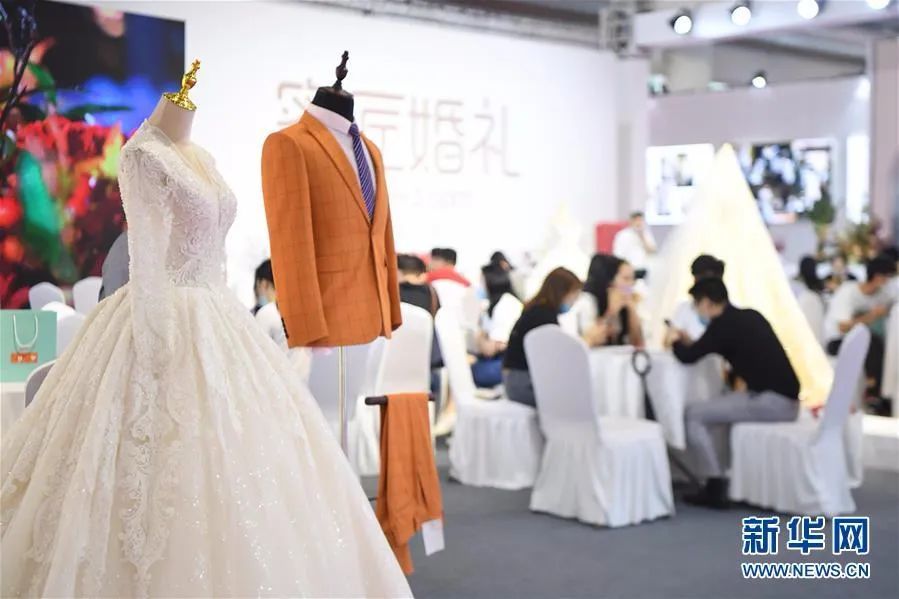 此次婚博会以"潮婚文化 点亮生活"为主题, 展厅面积达22000平方米