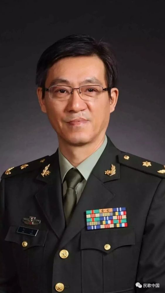 王宏伟演唱《西部放歌》接连出错,挨批的团长:我不想再看到你!