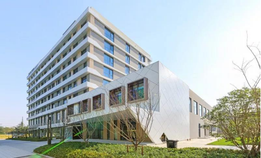 配套有超过1万方面积的质享型服务式公寓——龙湖冠寓上海华泾天街店