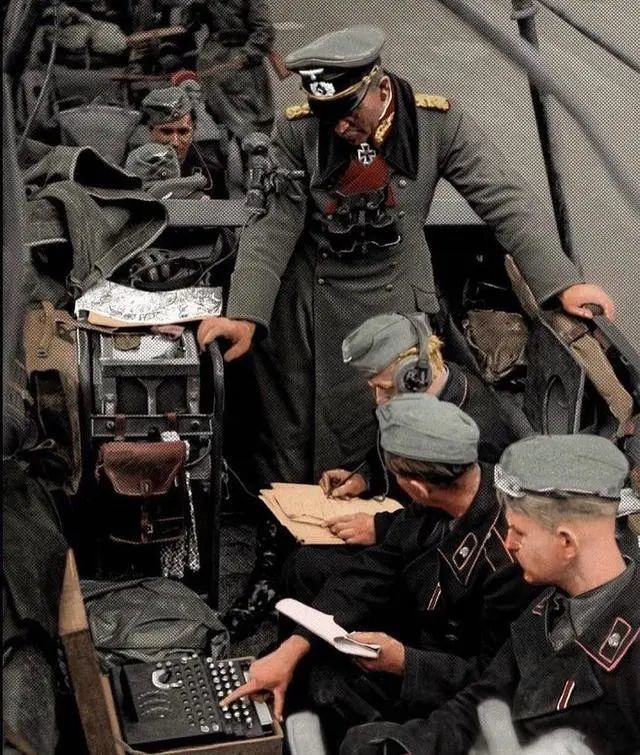 精选一组二战珍贵彩照;东线精疲力竭的德军装甲兵等