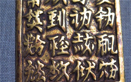 文也并不多,而且契丹文字与中国著名的东巴文,仙居蝌蚪文,夜郎天书