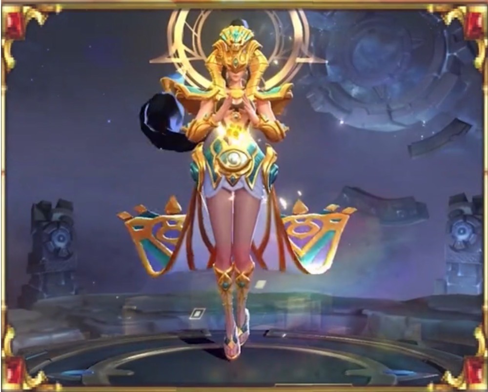 女娲最初上线体验服时的伴生皮肤名为埃及艳后,后来因为这款皮肤版权