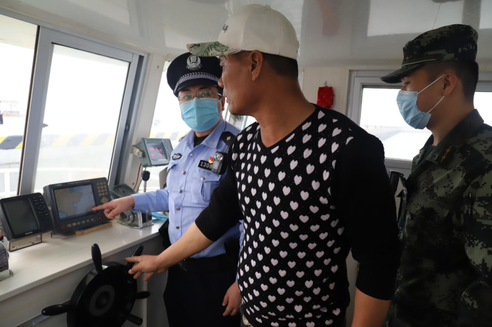 曹妃甸出入境边防检查站与曹妃甸海警海事开展联合执法