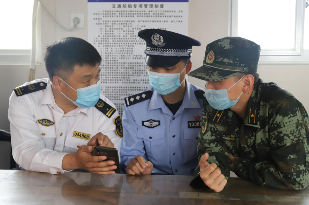 曹妃甸出入境边防检查站与曹妃甸海警海事开展联合执法