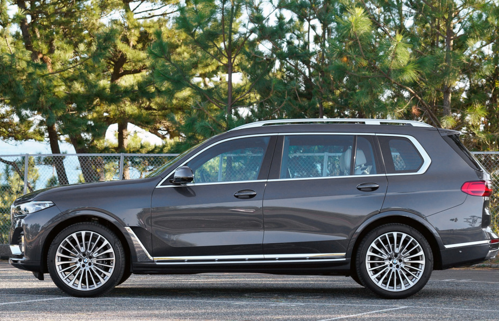 宝马又成功了长超5米144tv8引擎530马力国六配四驱