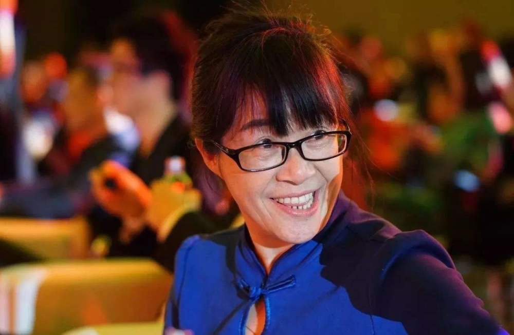 余秀华|她身残志坚靠写“黄”诗出名，网友称没眼看，专家称完全没有艺术高度