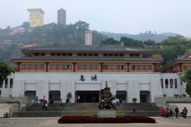 我国浮现一座鬼城白天能看到人山人海夜里却没有人敢去