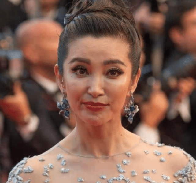 47岁李冰冰近照容颜苍老到不忍直视镜头拉近宛如老太太