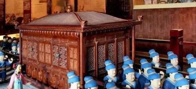 慈禧"座驾"堪称劳斯劳斯,16个壮汉抬轿,轿内装饰价值7000万两