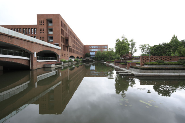 九成毕业生考入全国一流大学,鄞中培植学生科创体艺基因