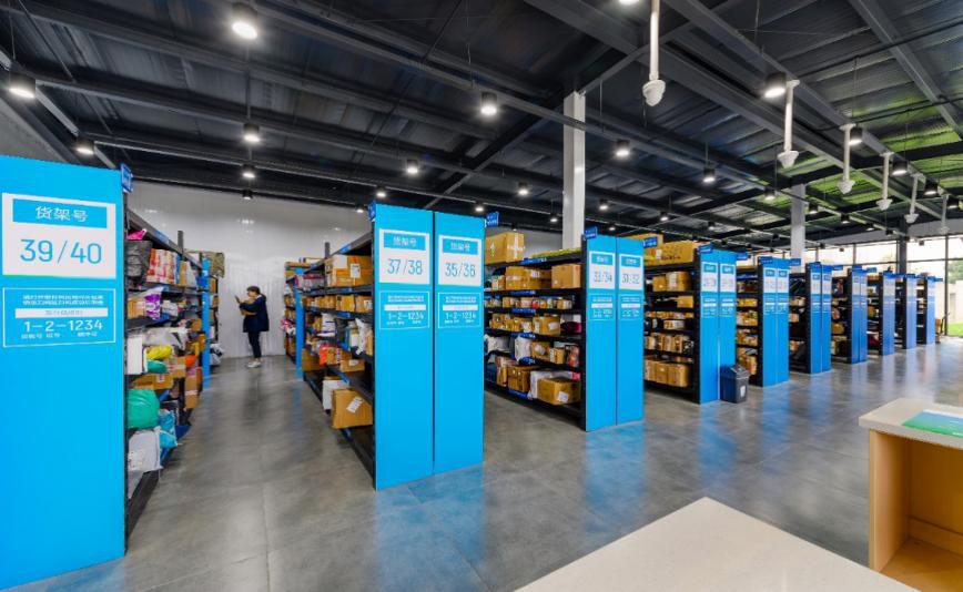 萌哭啦!成都这个地方开始无人配送快递了