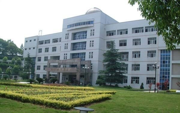 当然夷陵中学的学生,有这么好的成绩,也是因为学校的硬件设施达标