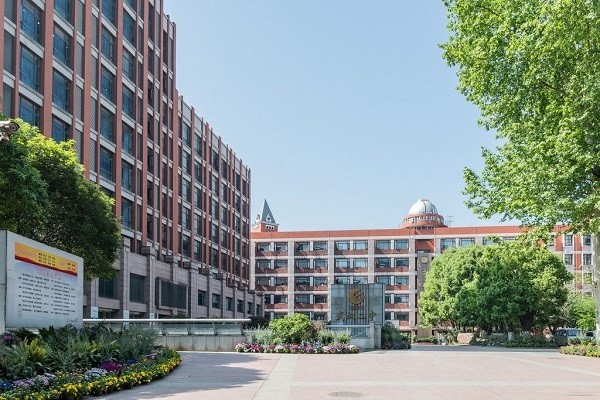 再到2012年的26,后来的2013年有19人直接被保送至清北,这就是武汉第二