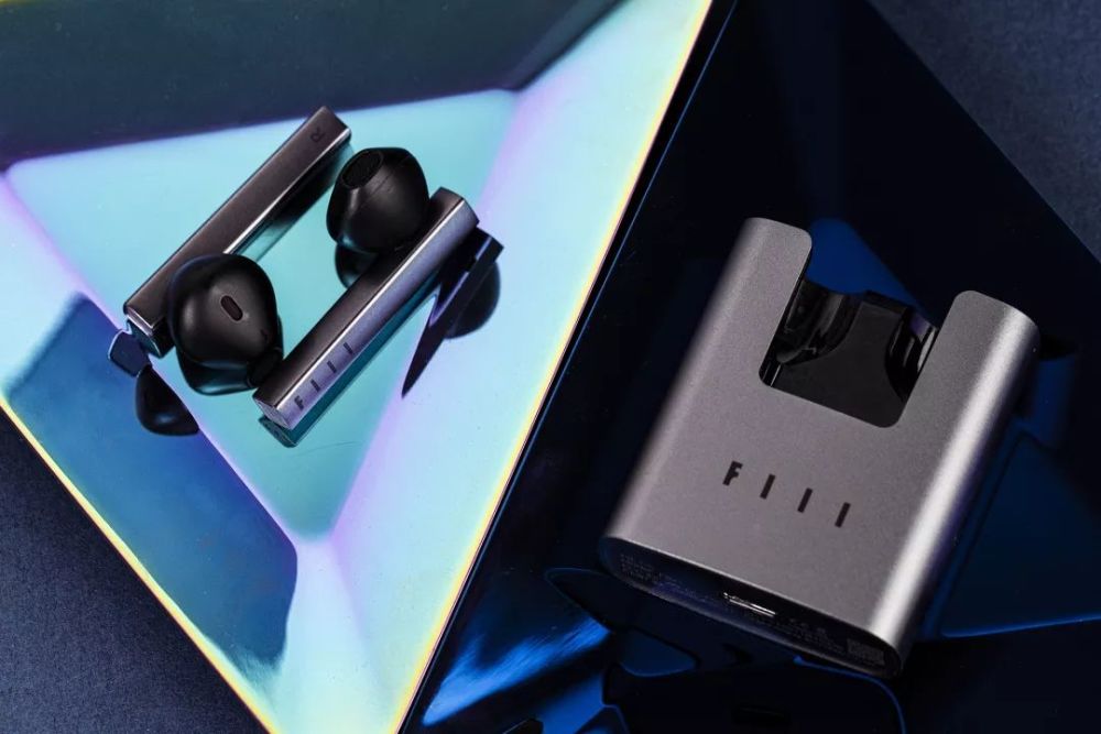 有音质,有颜值,佩戴0感觉的fiil无线耳机,如临现场爽炸了_腾讯新闻