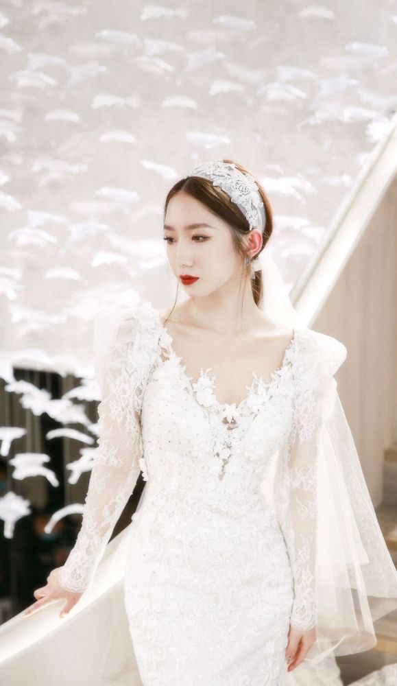 今天我们来看一下孟美岐这次的婚纱造型,有没有打动你吧.