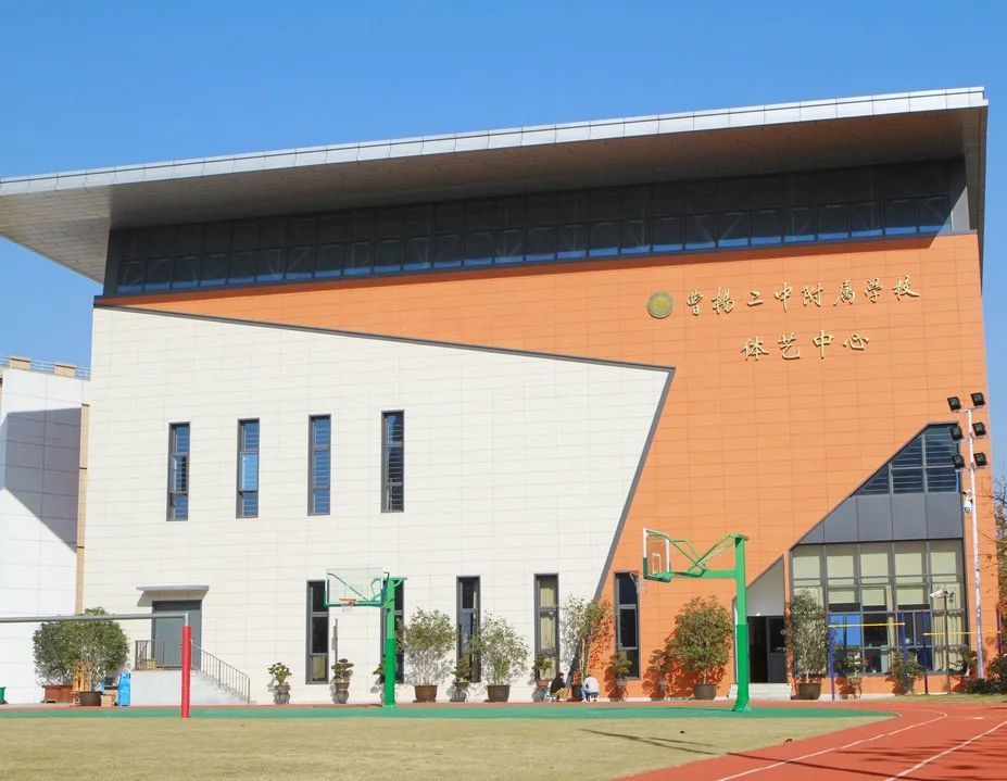 内涵建设二中附校依托课程建设丰富学校内涵发展