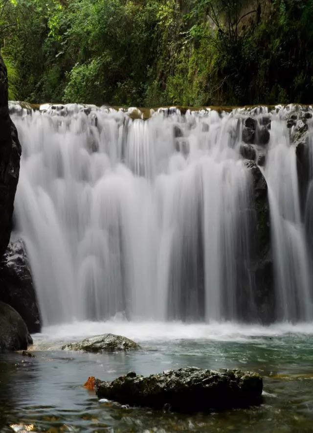 陇南徽县16月亮峡的瀑布 大自然的水世界_腾讯新闻