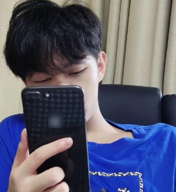 可杰"电影门"引发讨论,网友分为两派,孤影在直播间力挺他