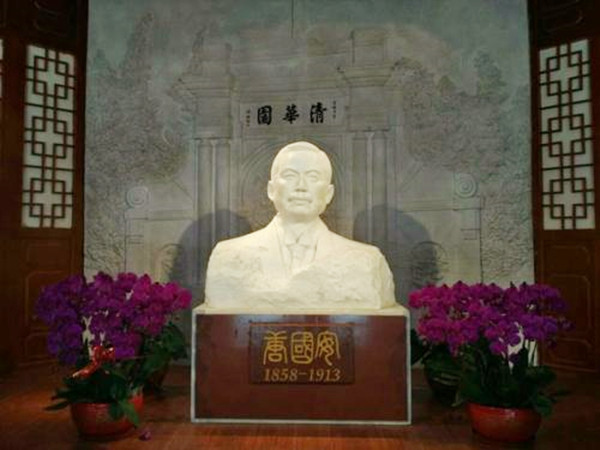 清华大学第一任校长唐国安雕像当然这一部分选择留在美国的学生