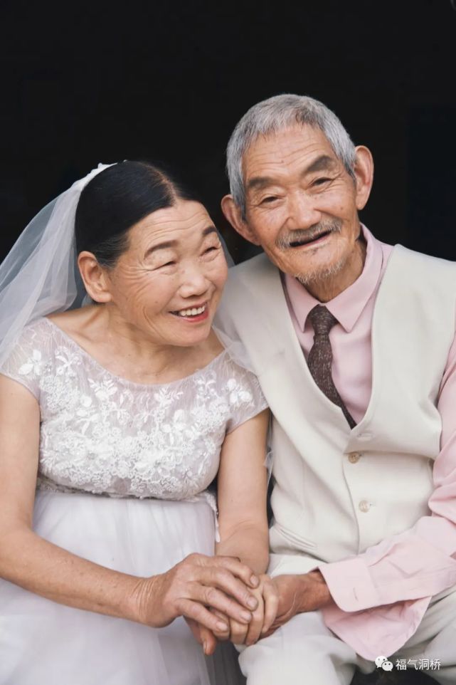 80岁老人娶42岁新娘图片