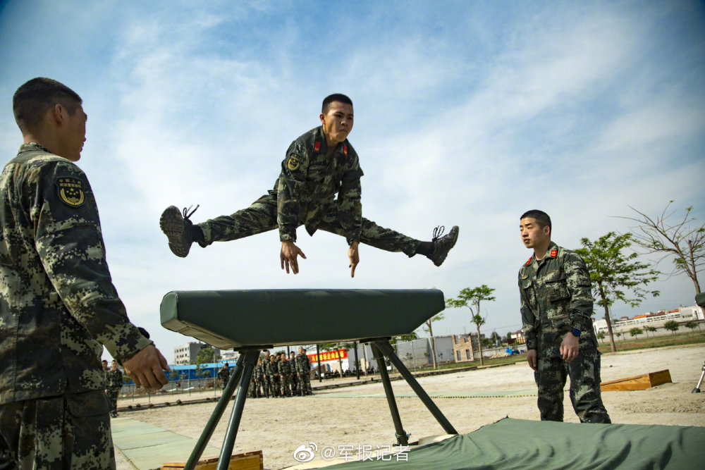 勤训轮换:训练场上的兵哥好酷